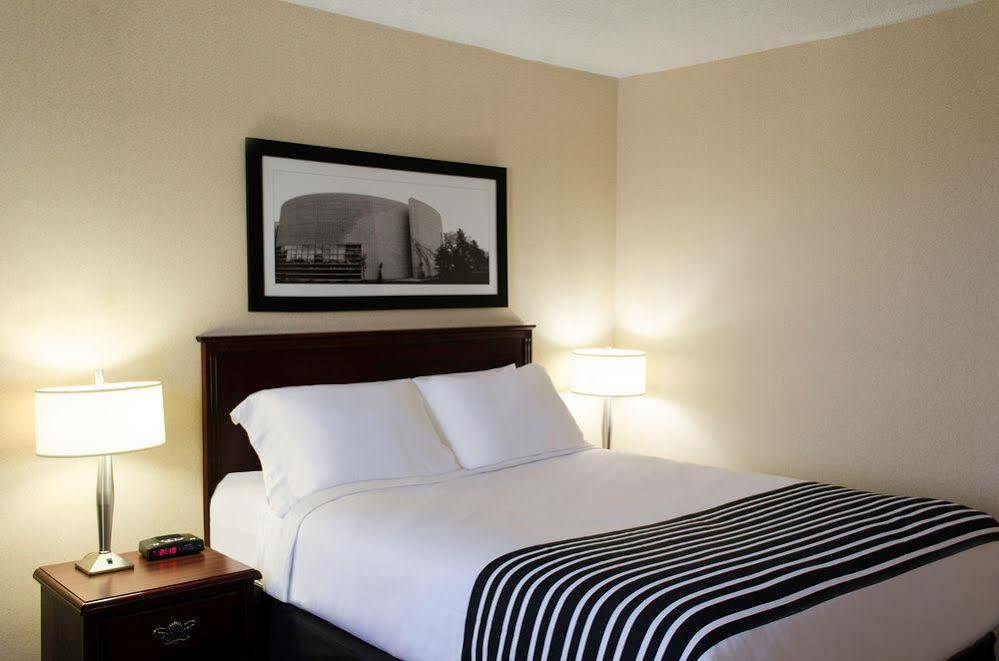 Sandman Hotel Saskatoon Exterior photo